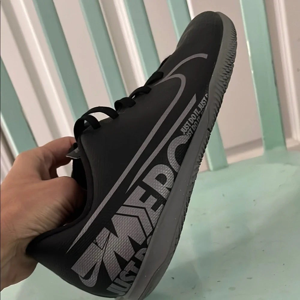 Nike Black indoor soccer sneakers 4.5y